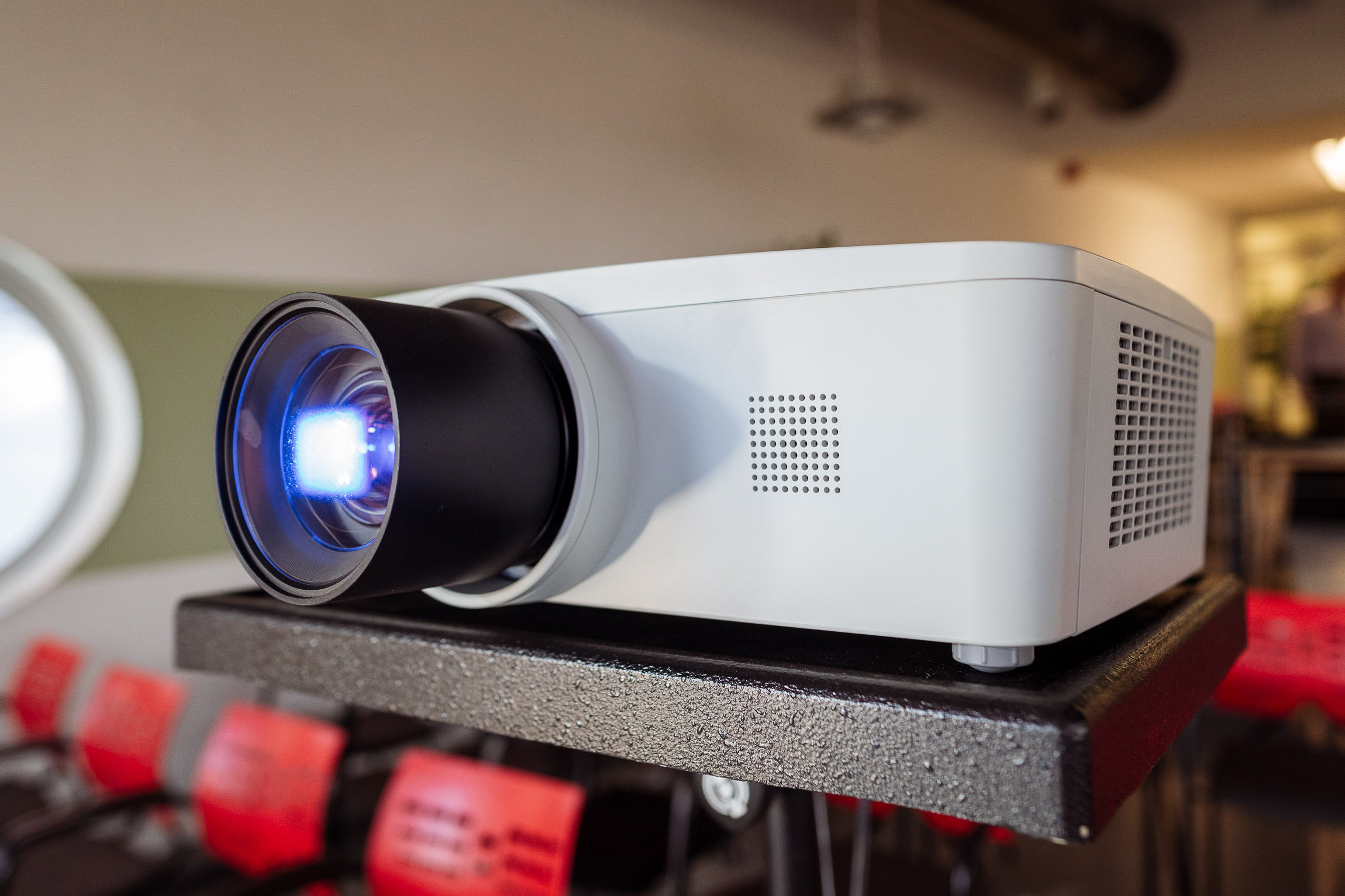 Konferenztechnik in Detmold mieten, videobeamer, konferenz, Event Men Detmold