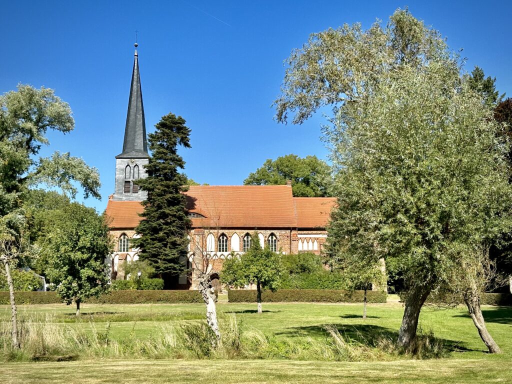 Klosterstift Marienfliess mit der Stiftskirche