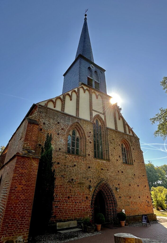 Stiftskirche Marienfliess im Sonnenlicht