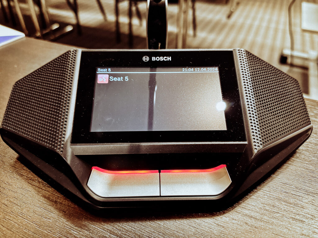 monitor einer tischsprechstelle, tagungstechnik erfurt