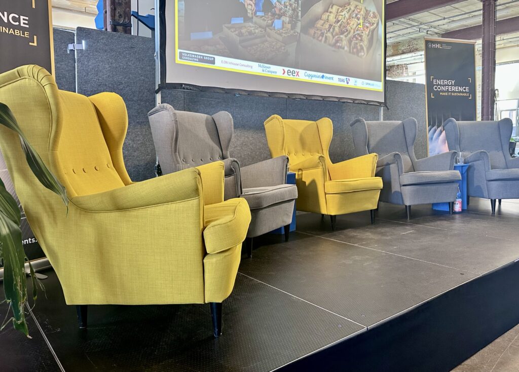 Bühne, Panel Discussion, Konferenztechnik, Bühnenpodeste Leipzig mieten, Konferenztechnik leipzig