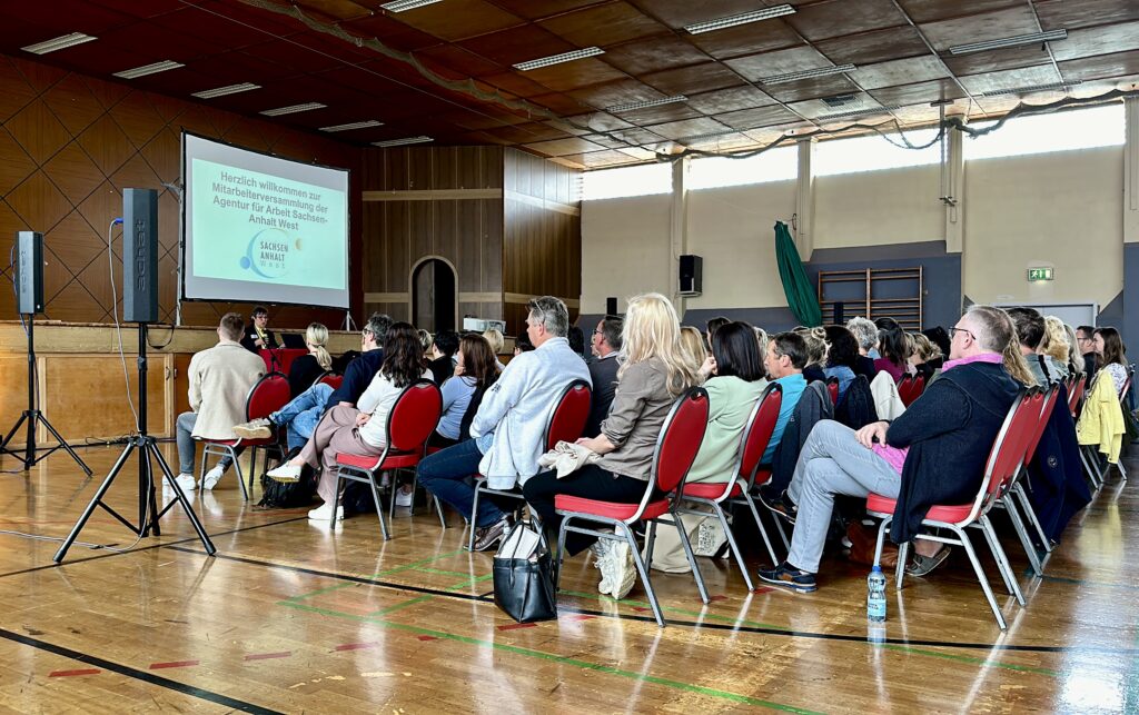 Teilnehmer auf Personalversammlung im Harz